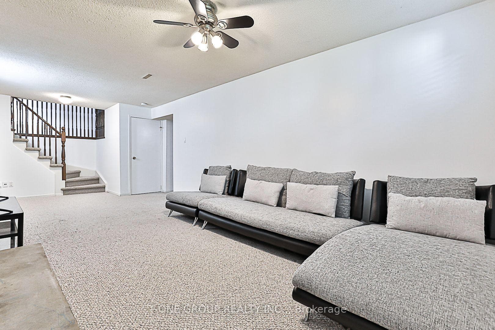 535 Bradley Drive photo 24