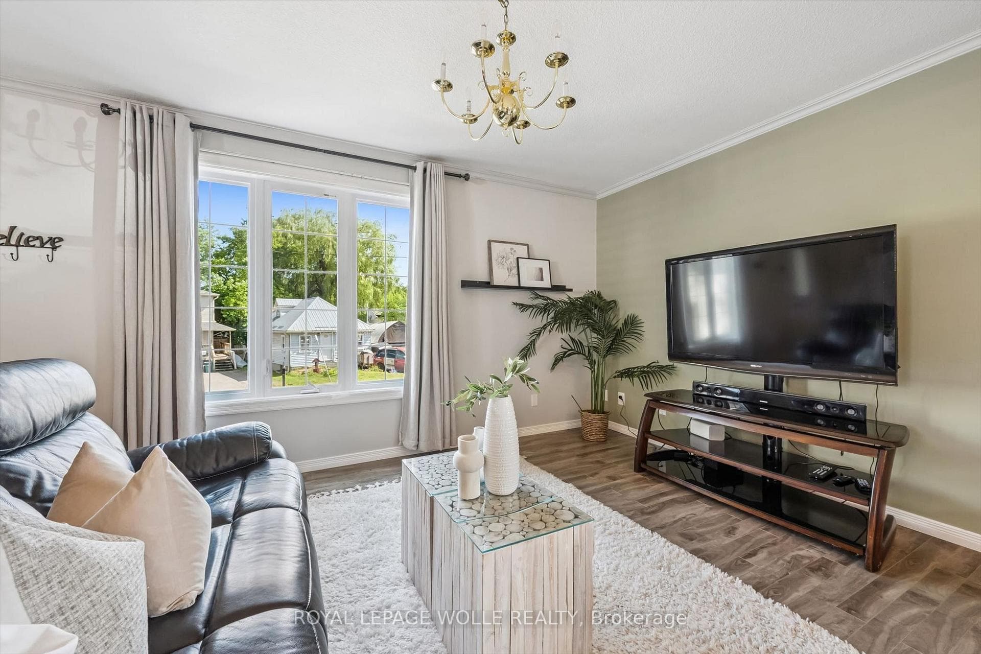 976 Guelph Street photo 6