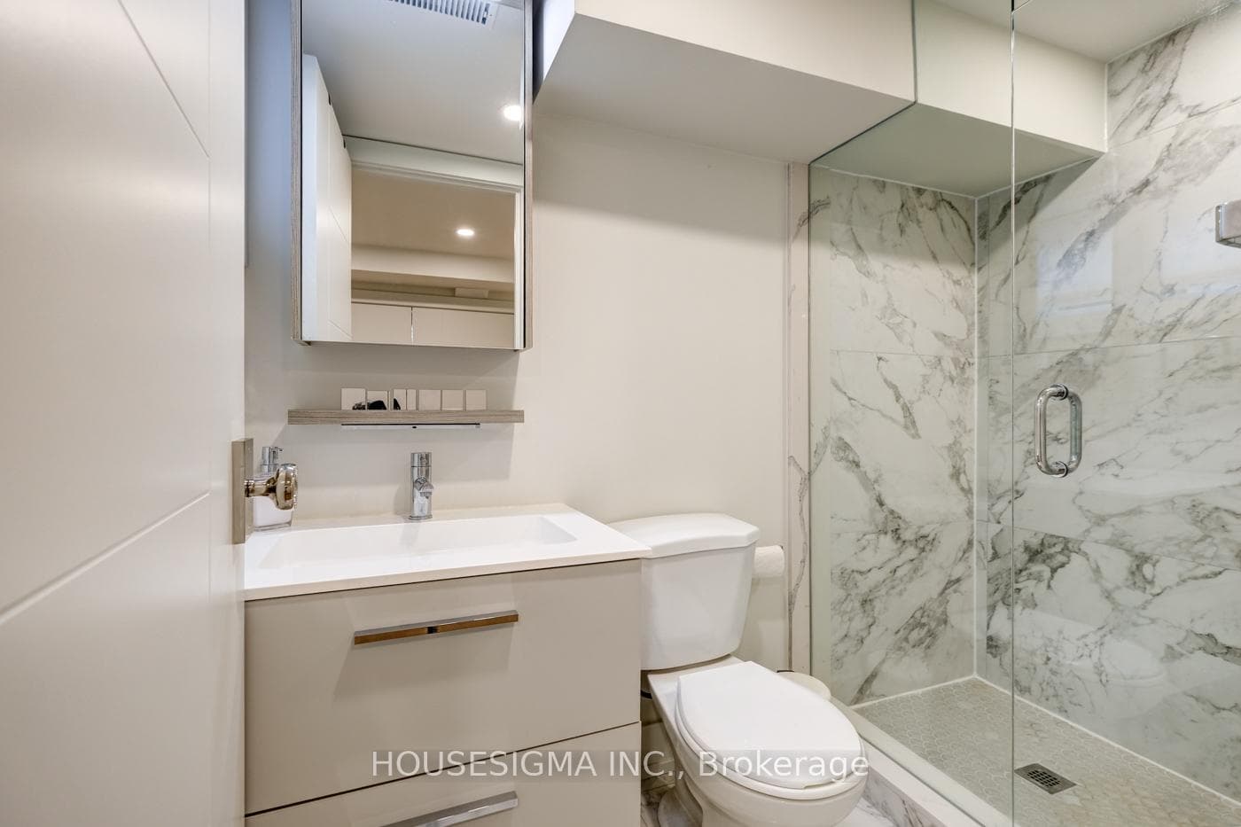 274 Roxton Road Unit Lower photo 8