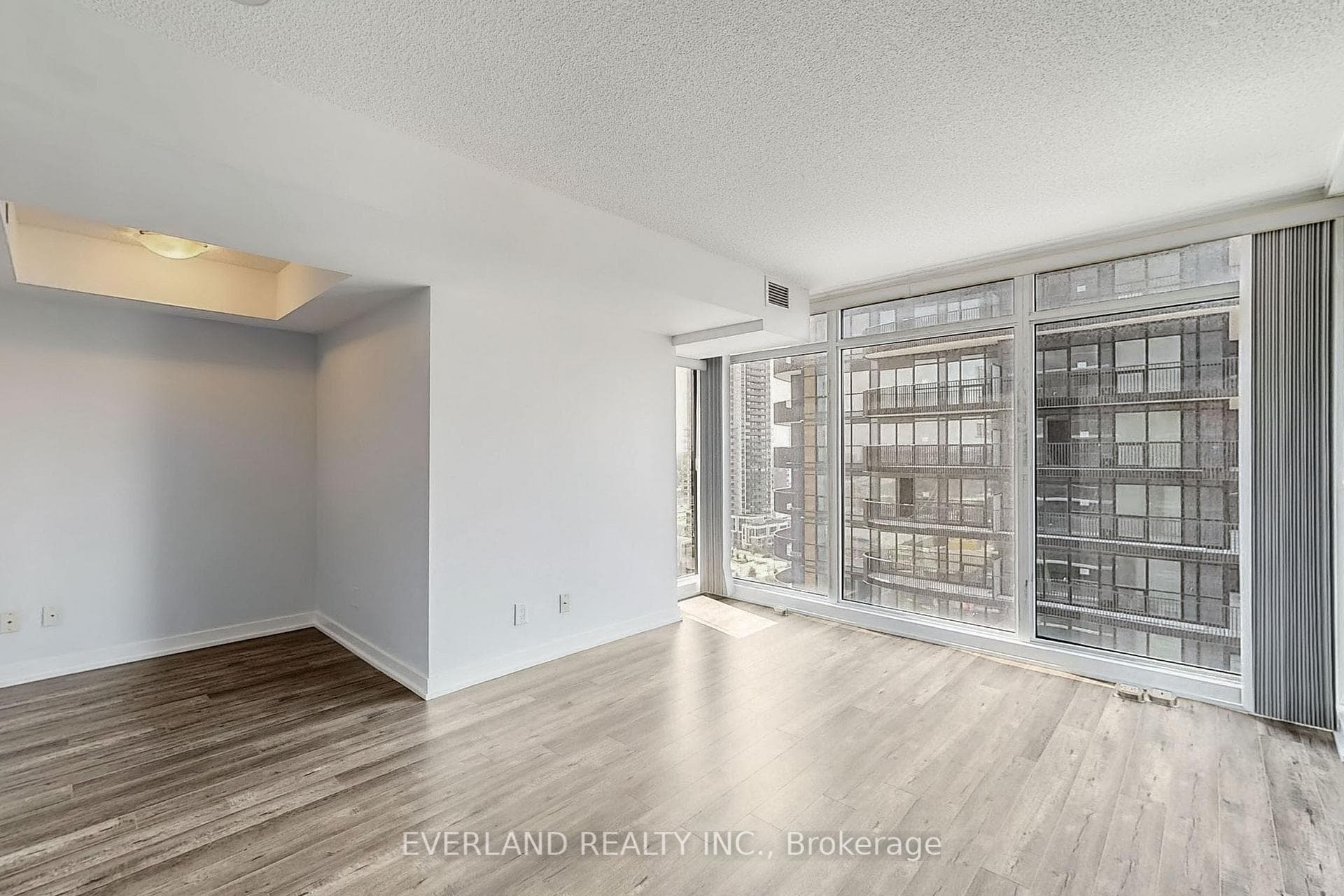 72 Esther Shiner Boulevard Unit 2007 photo 5