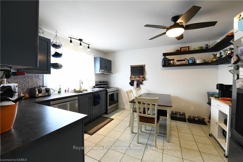 989 AMBERDALE Crescent Unit 163 photo 3
