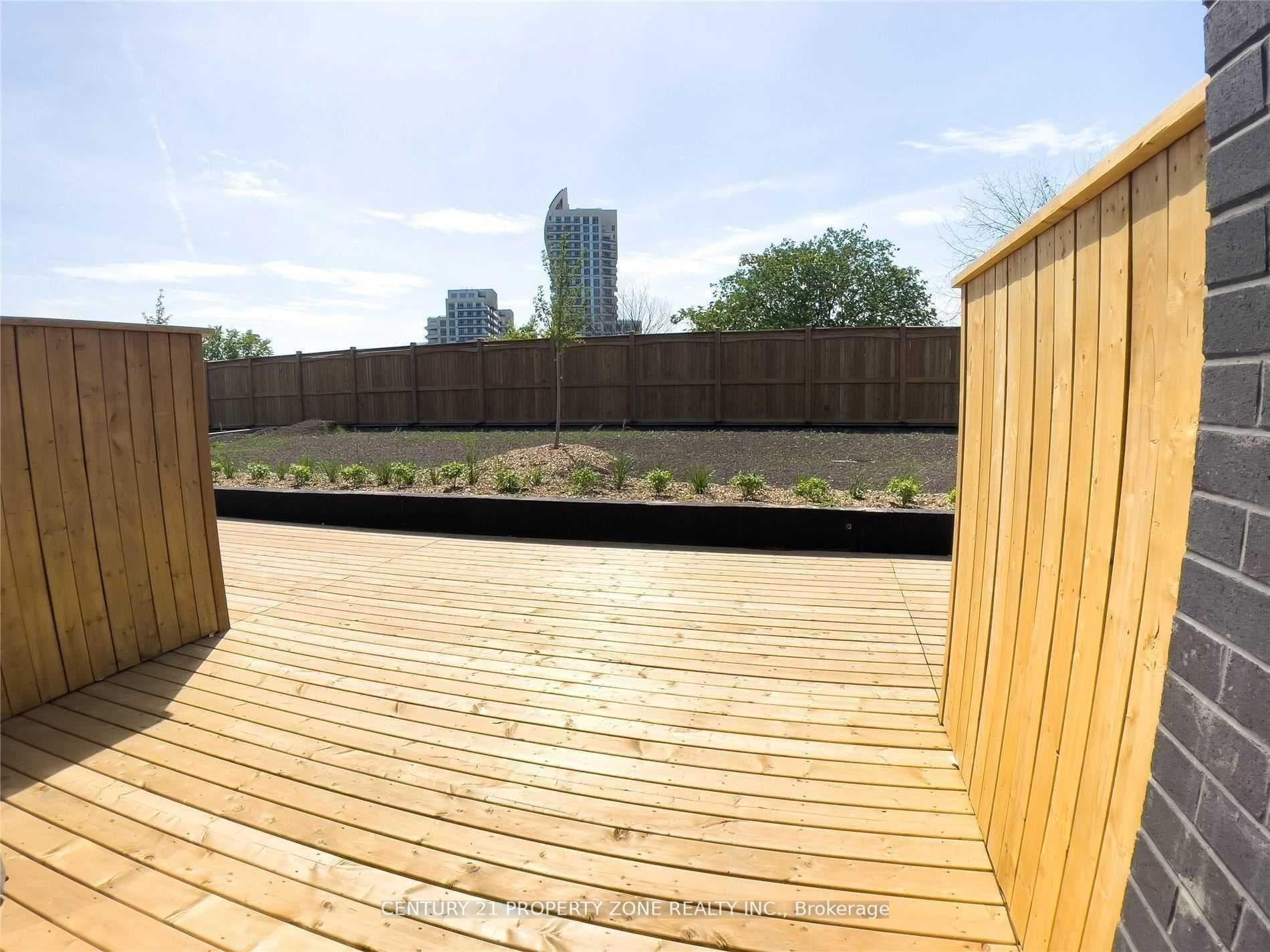 370 Red Maple Road Unit 23 photo 10