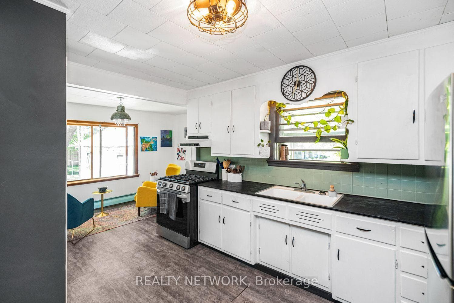 32 Grant Avenue photo 14