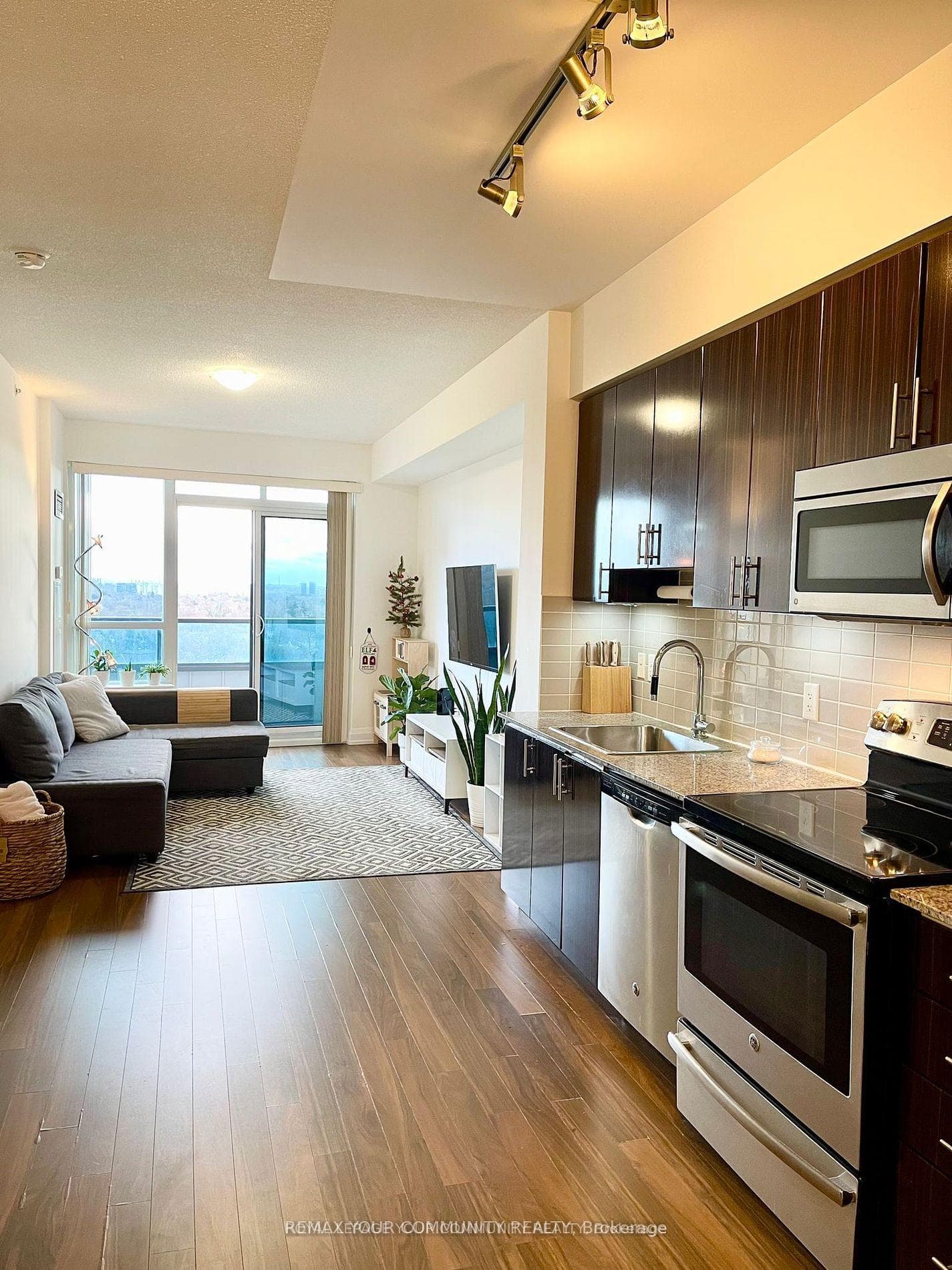 7161 Yonge Street Unit 1430 photo 15