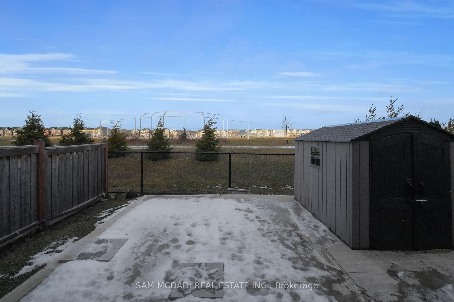 1395 Chretien Street photo 38