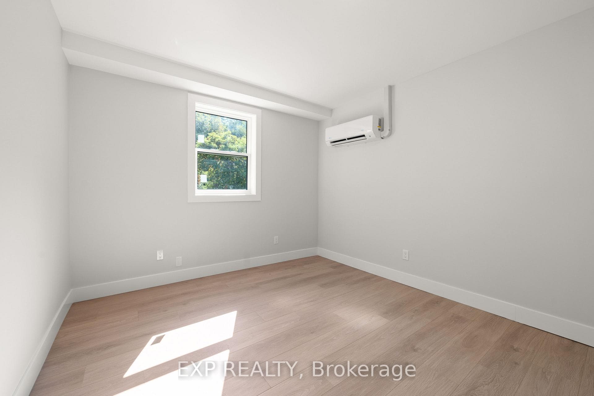 124 Colborne Street photo 11