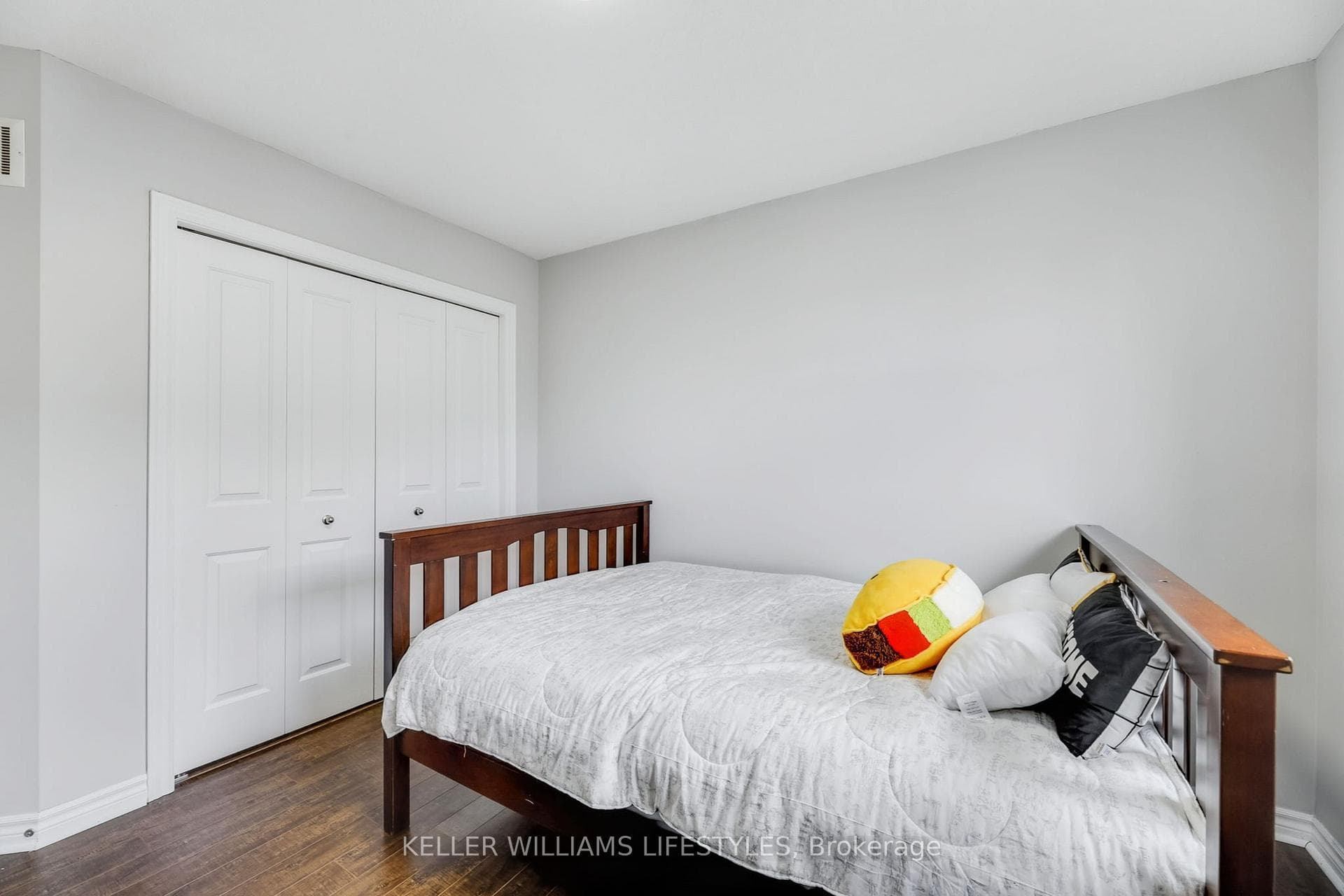 940 GRENFELL Drive photo 31