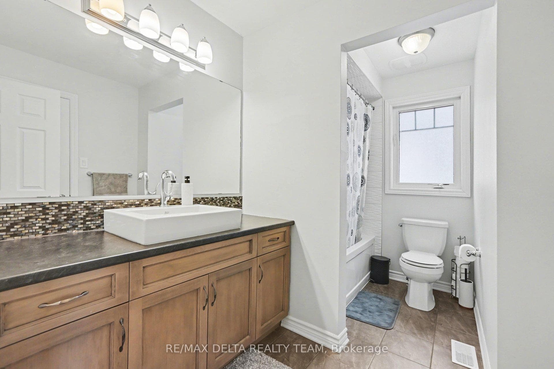 789 Mayfly Crescent photo 14