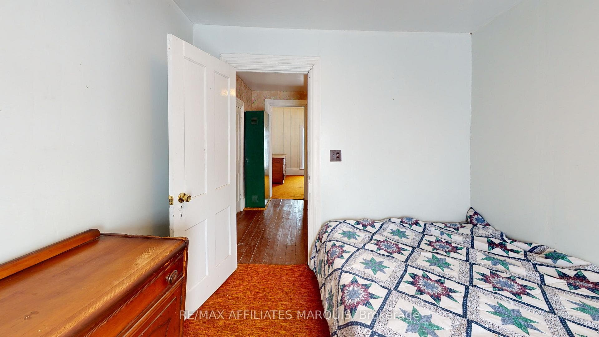 1390 STRUTHERS Road photo 9