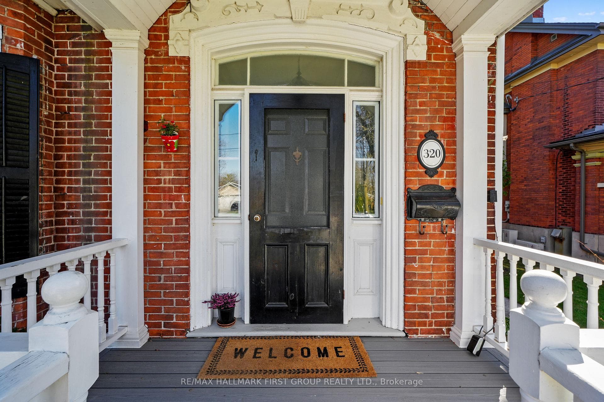 320 College Street photo 4