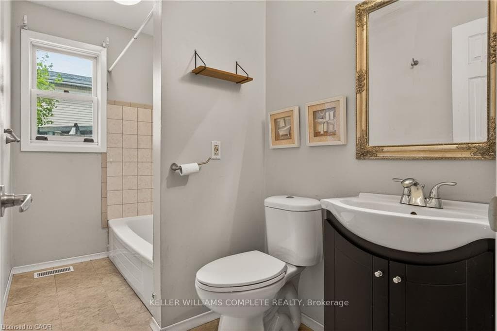148 Huxley Avenue photo 29
