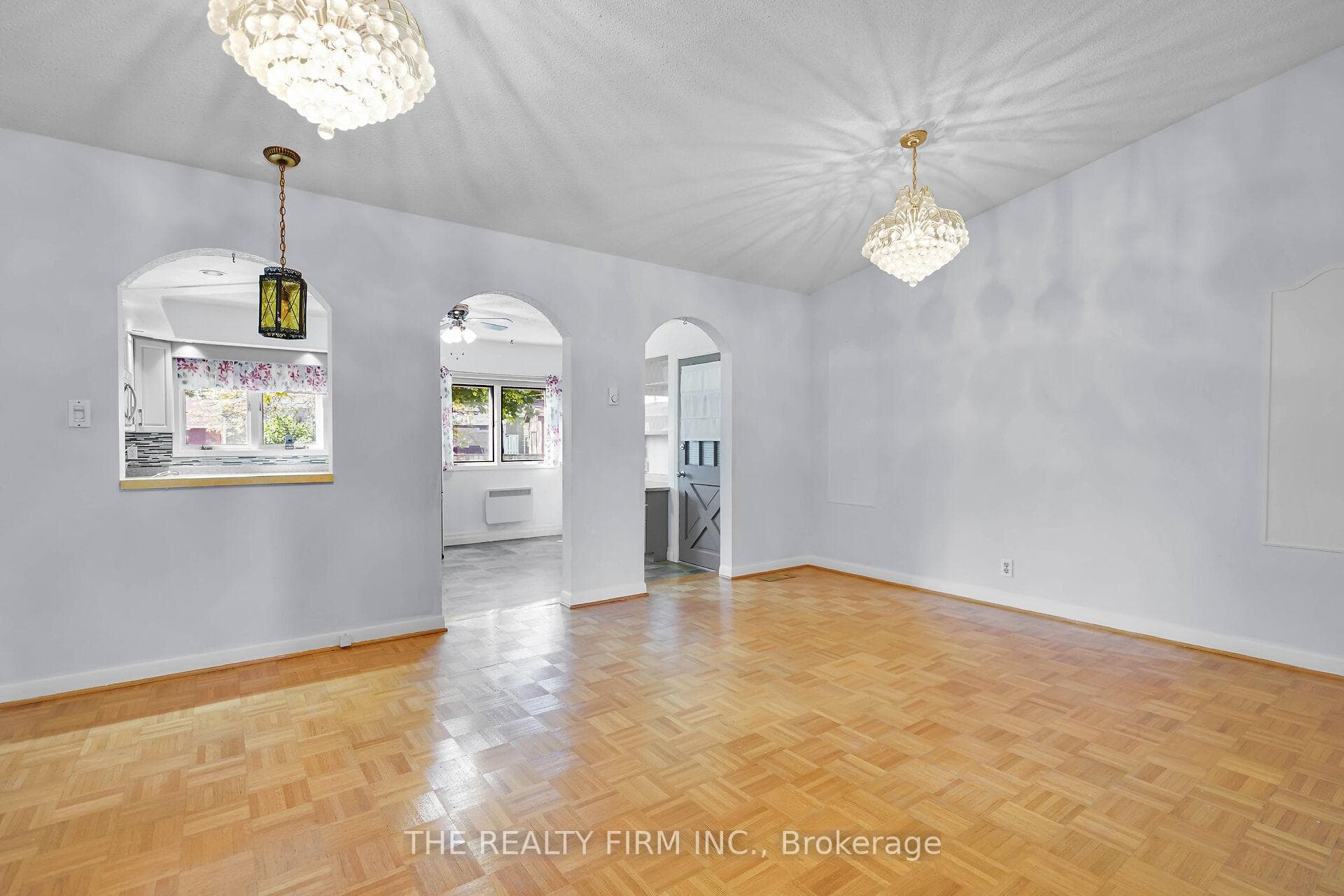 121 Goldwick Crescent photo 6