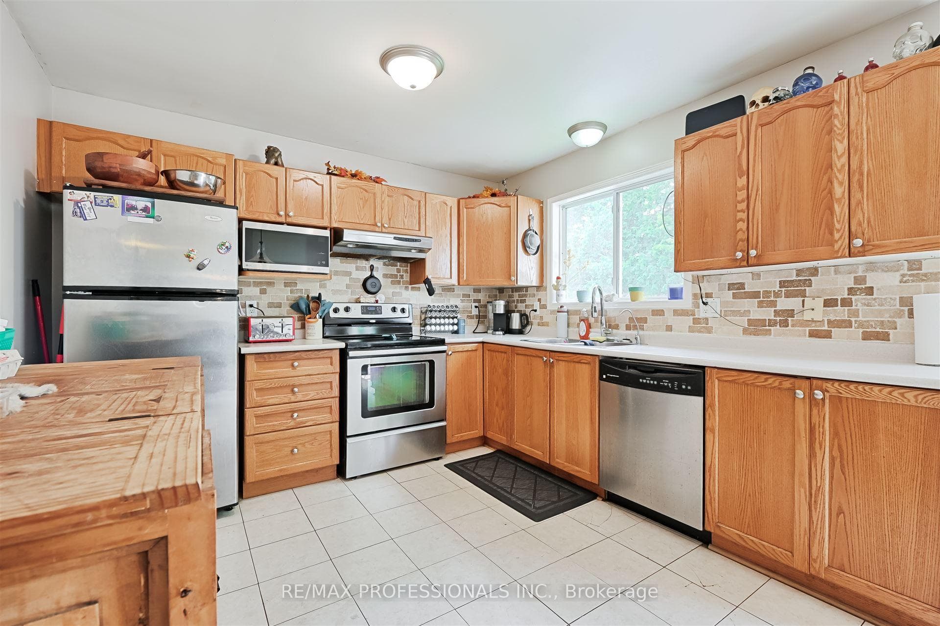 821 Tenth Line photo 12