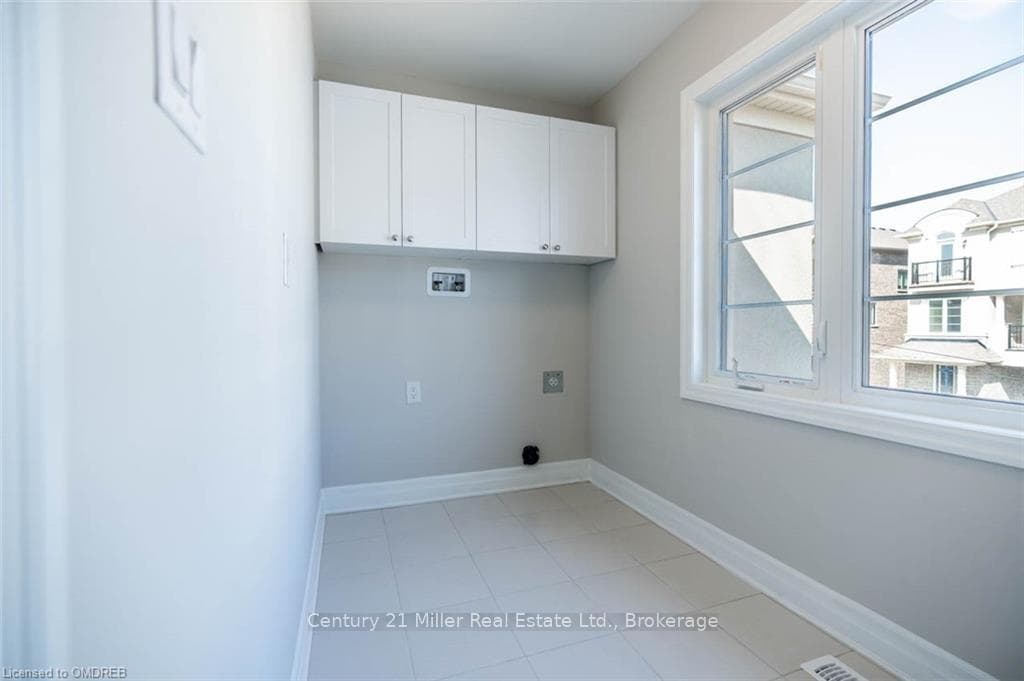 1566 DENISON Place photo 8