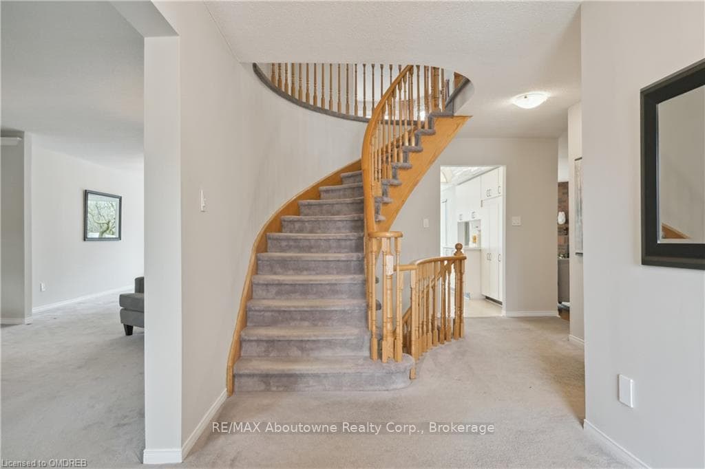 1262 WINTERBOURNE Drive photo 23