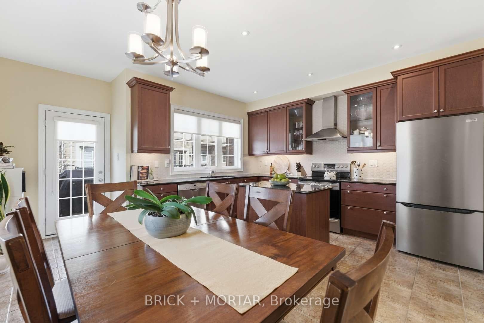 Eat-In Kitchen