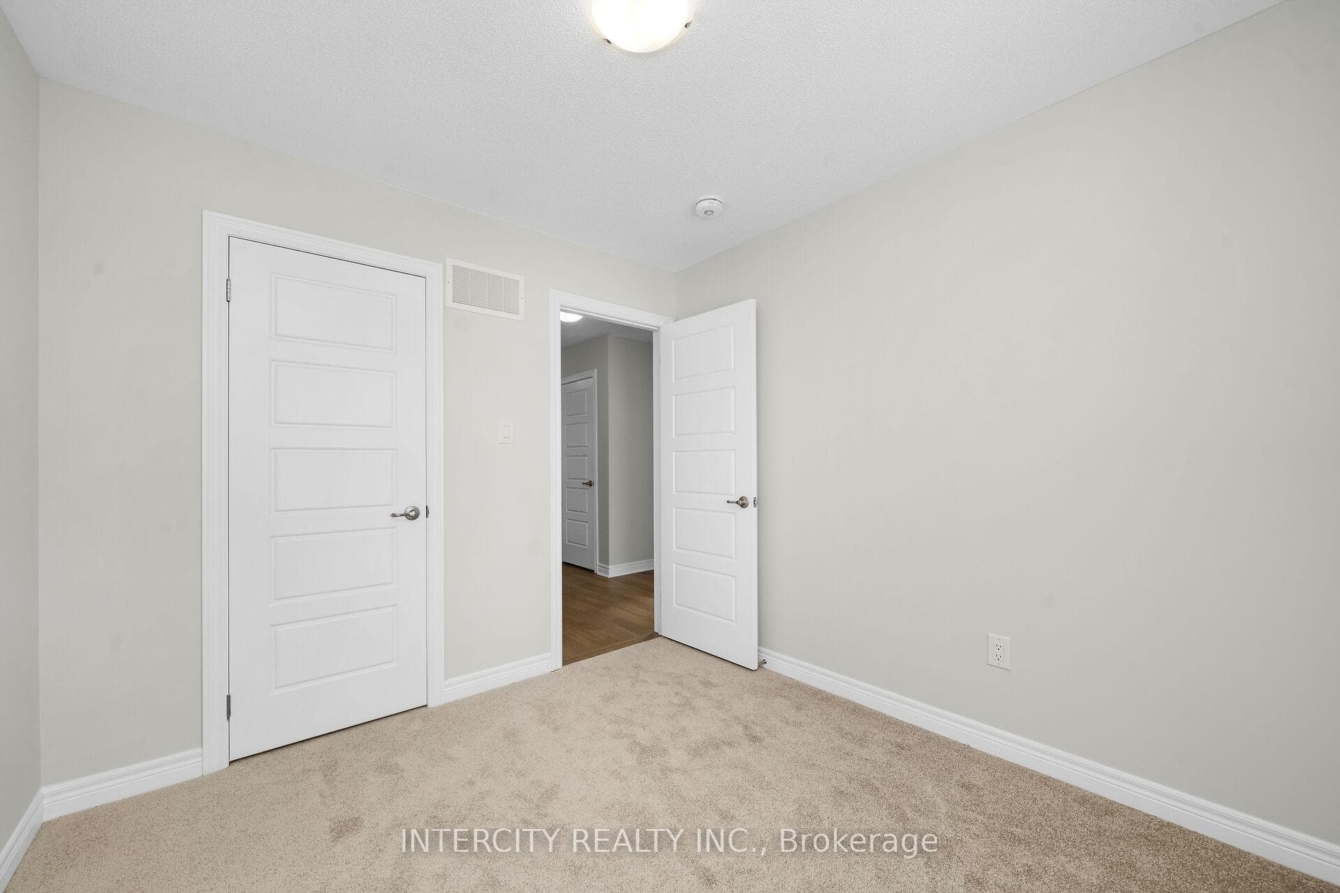 323 Inspire Boulevard photo 27