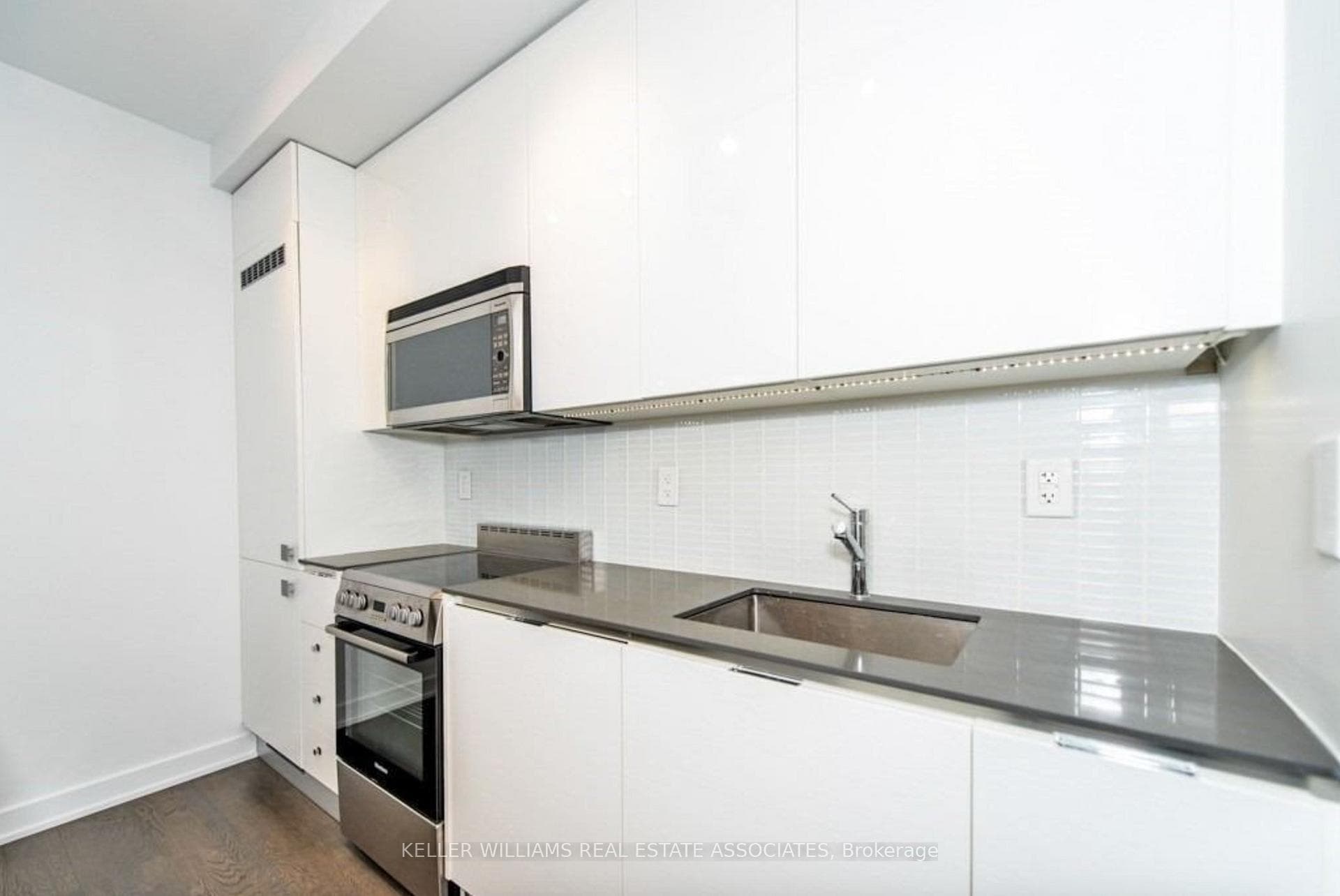 8 Dovercourt Road Unit 1002 photo 6