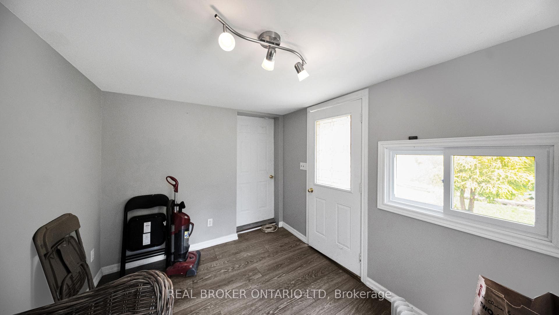 74 Sterling Street photo 17