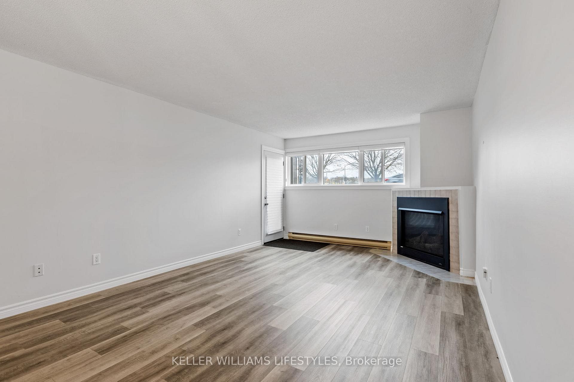15 Jacksway Crescent Unit 105 photo 17