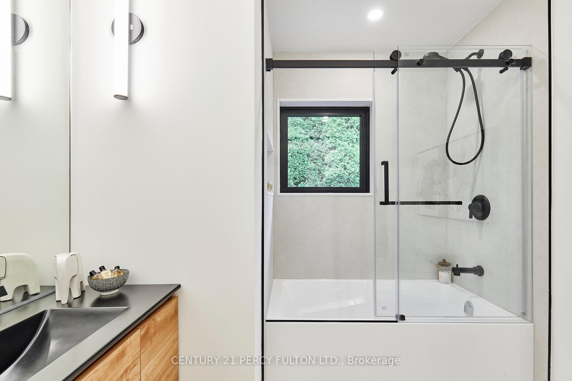 56 Broadlands Boulevard photo 17