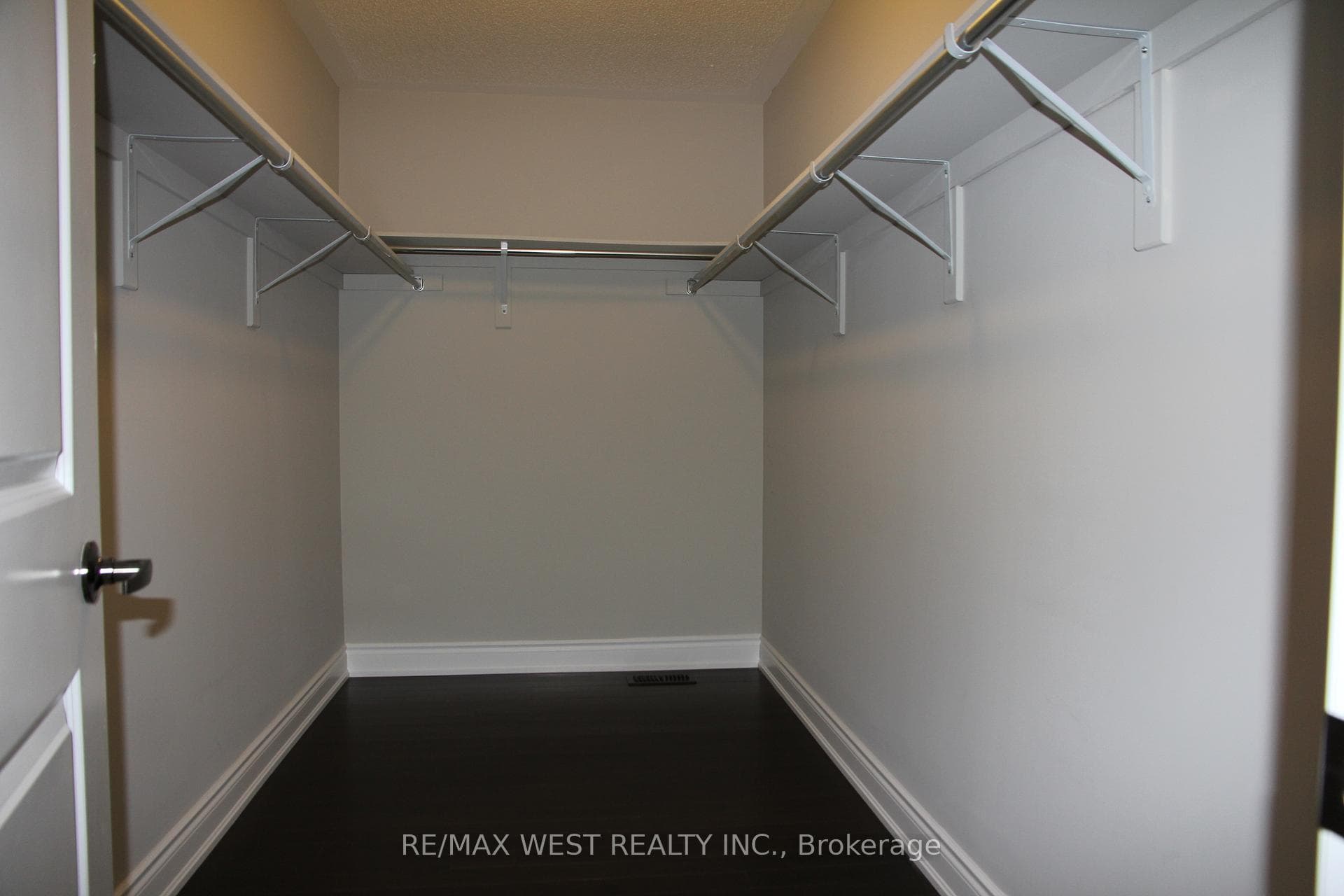 245 Poetry Drive photo 16