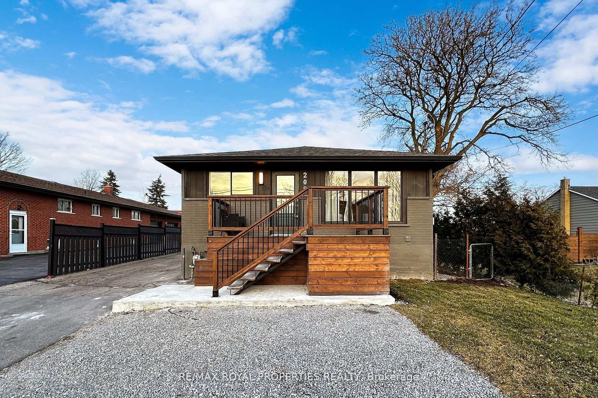 209 Anderson Street photo 2