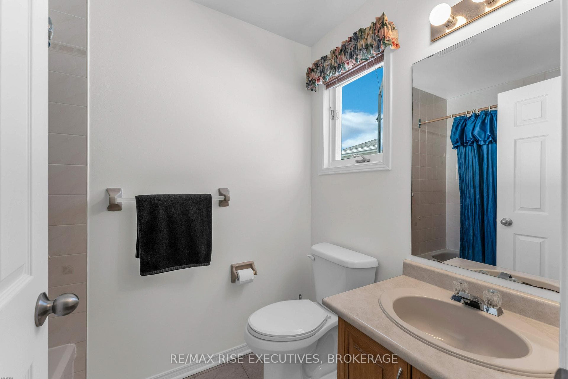1304 Fisher Crescent photo 27