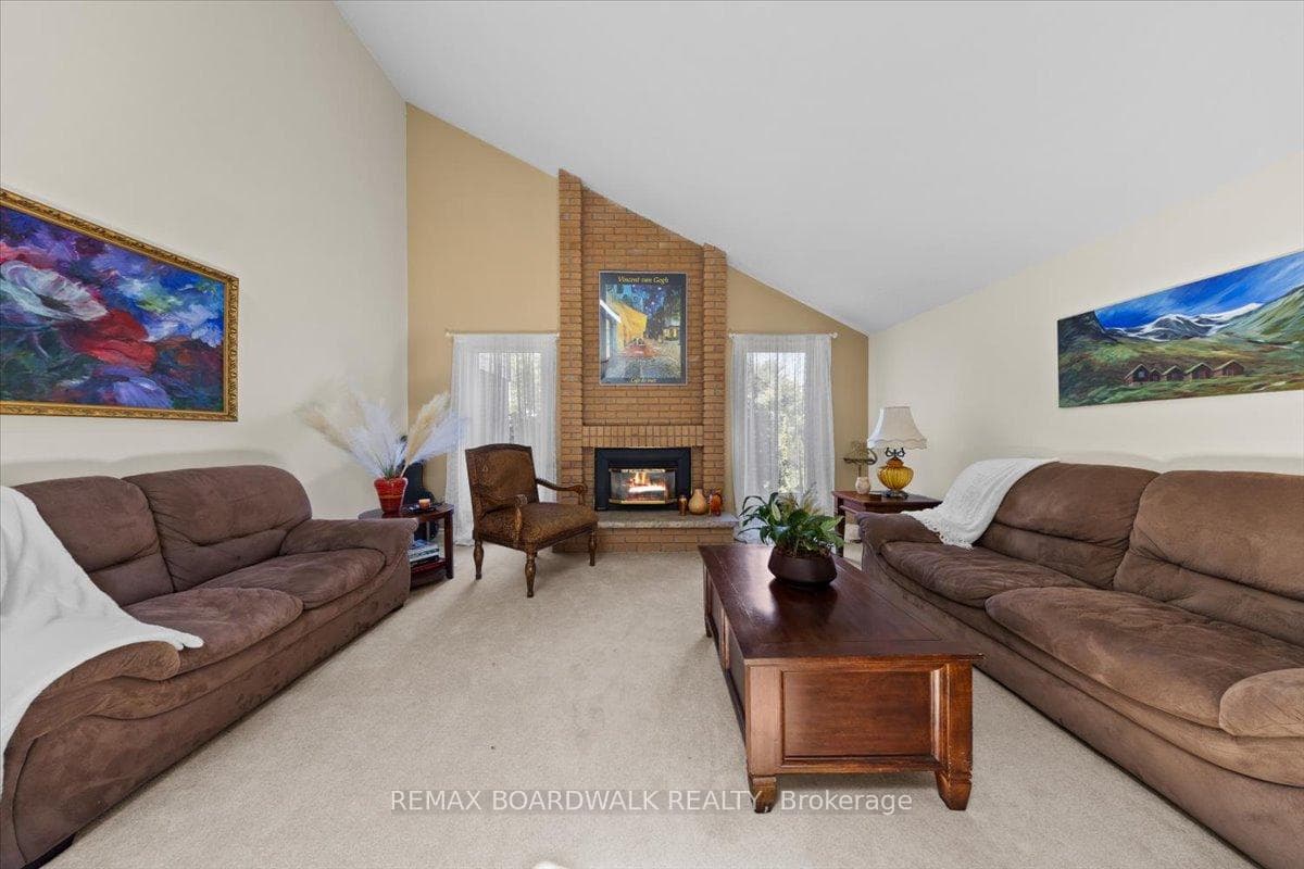 13 Pommel Crescent photo 6