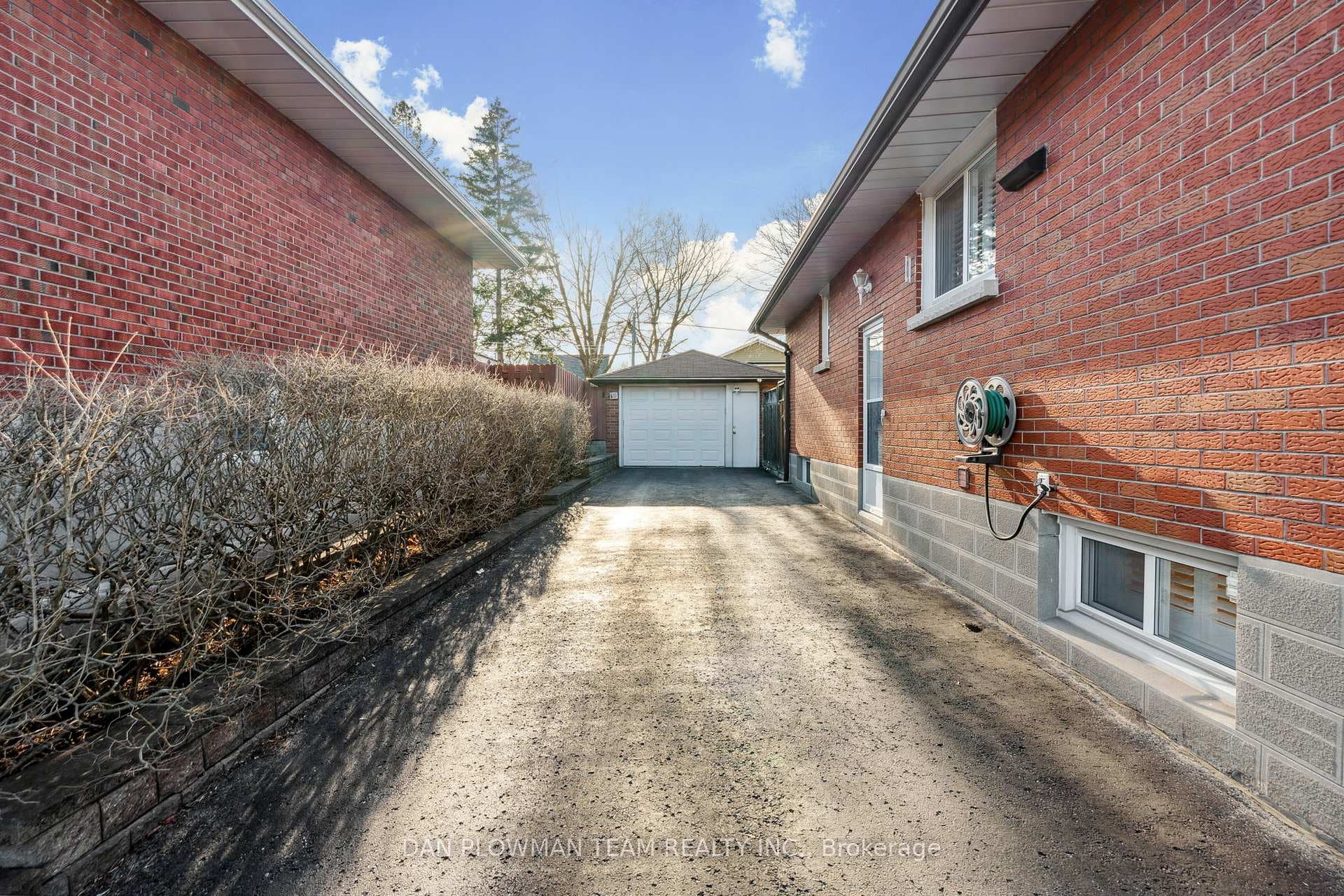 242 Chadburn Street photo 30