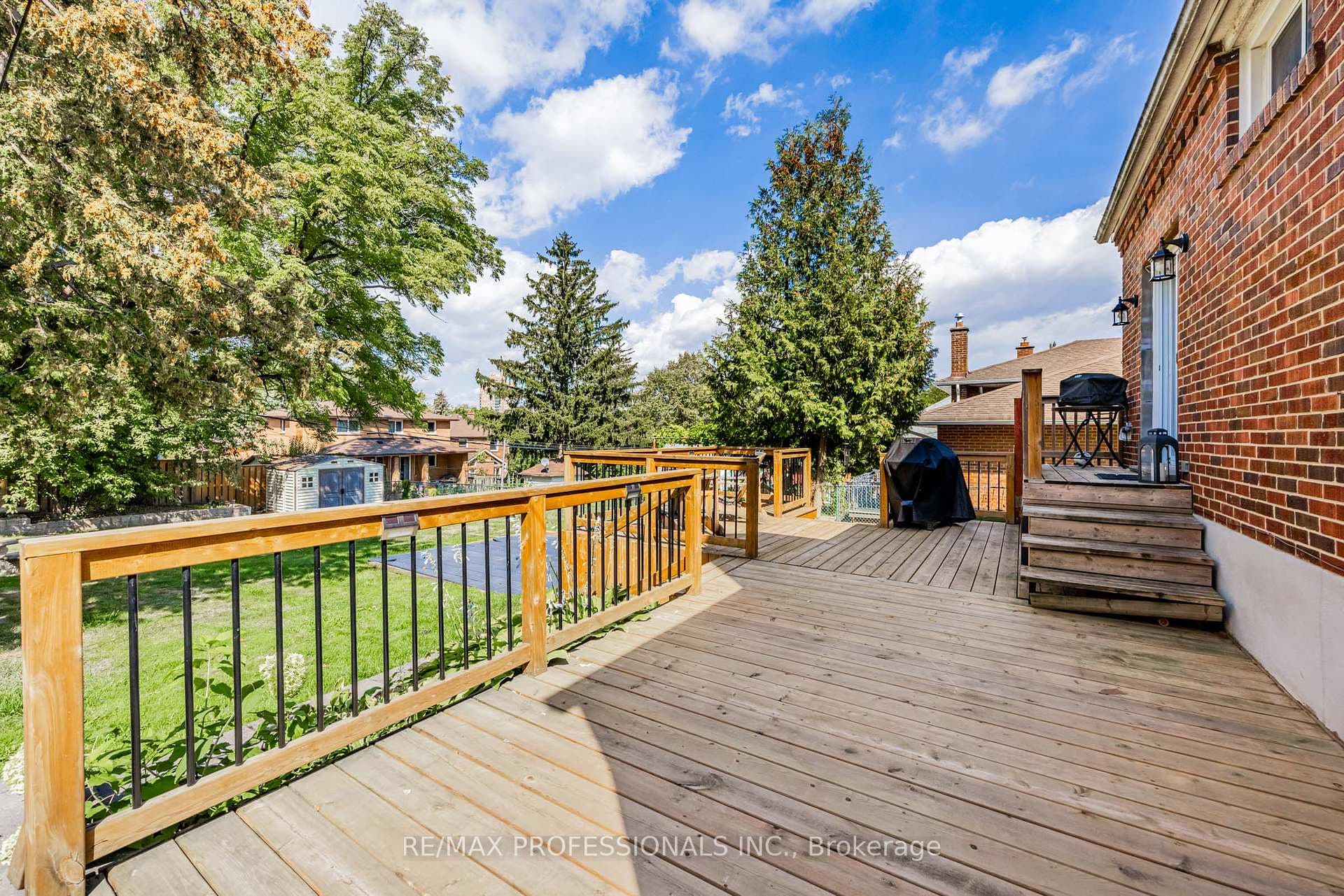 2236 Lawrence Avenue photo 32