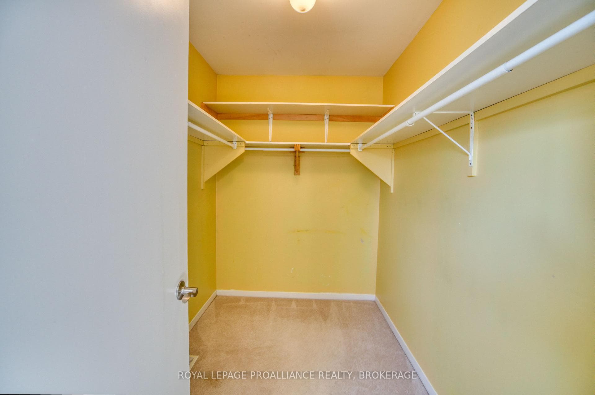 937 Killarney Crescent photo 29