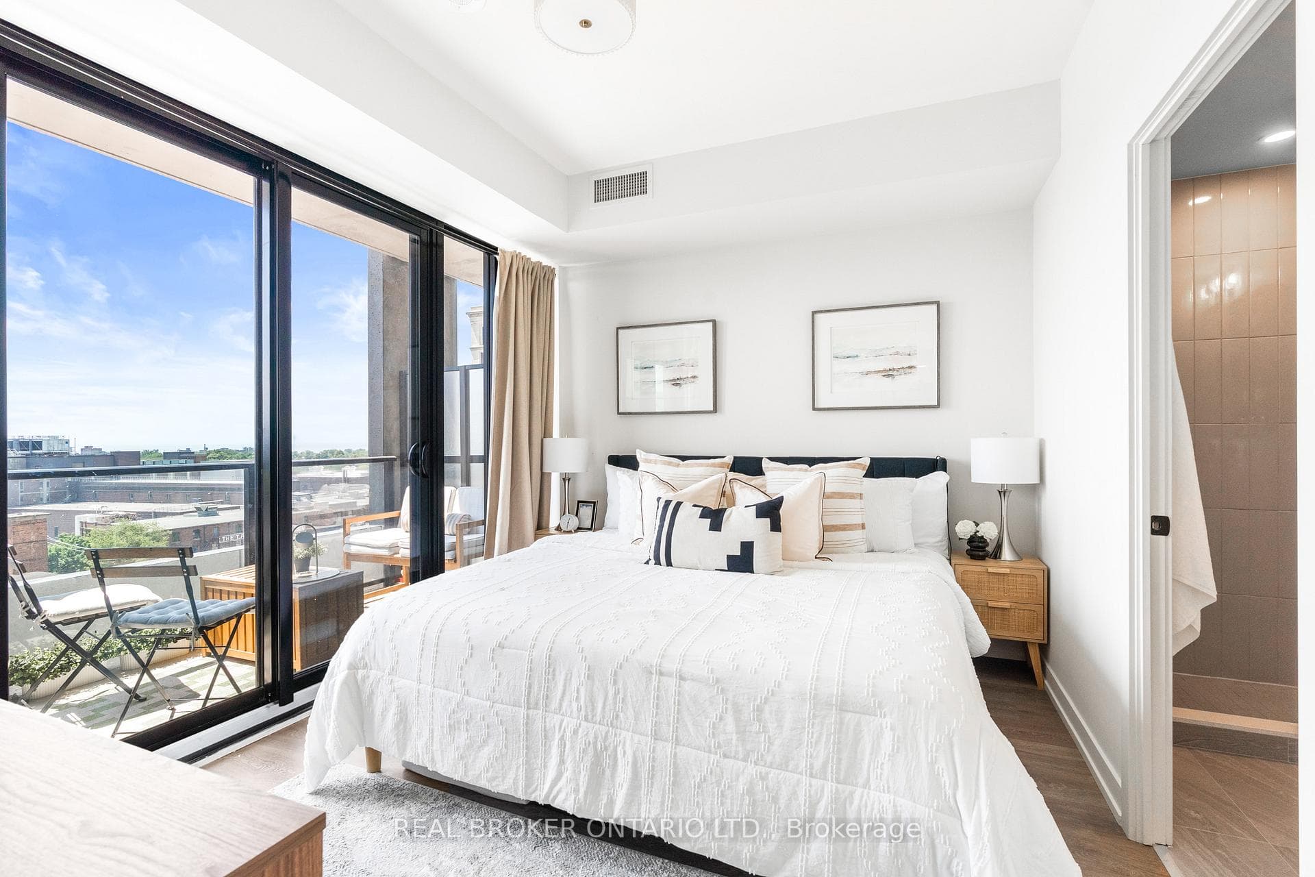 181 Sterling Road Unit 902 photo 9