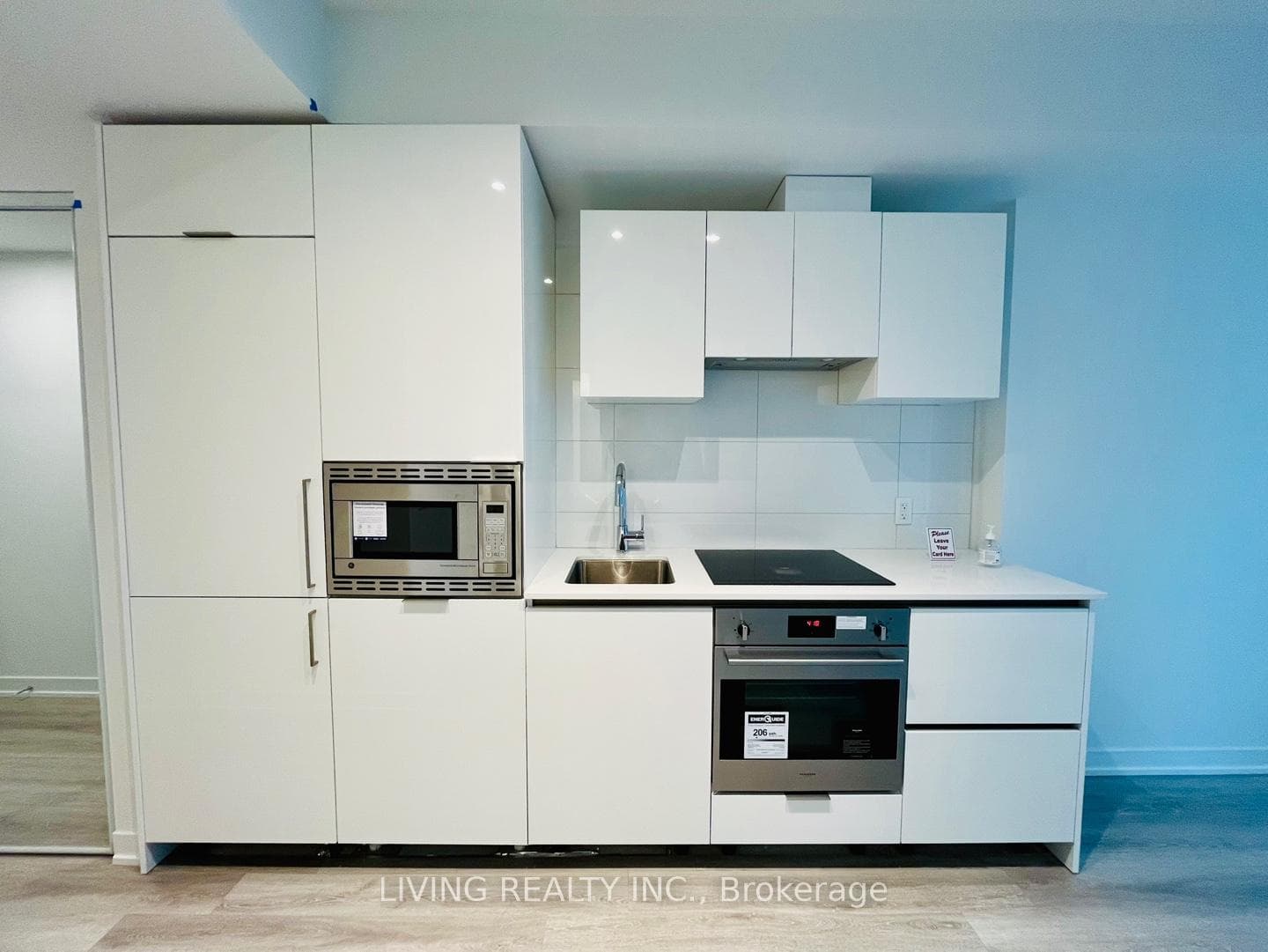 238 Simcoe Street Unit 405 photo 3