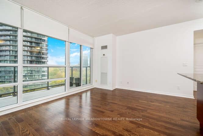 2230 Lakeshore Boulevard Unit 703 photo 7