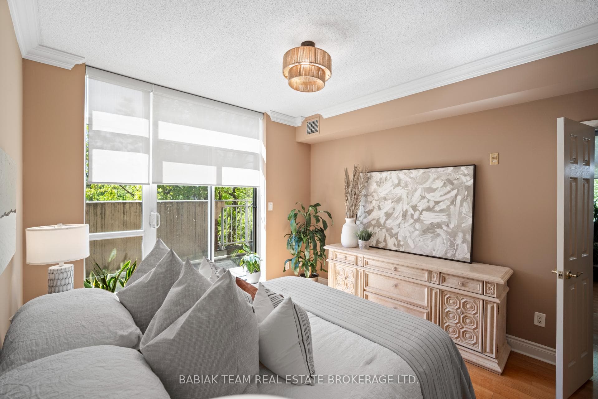 2511 Bloor Street Unit 304 photo 18