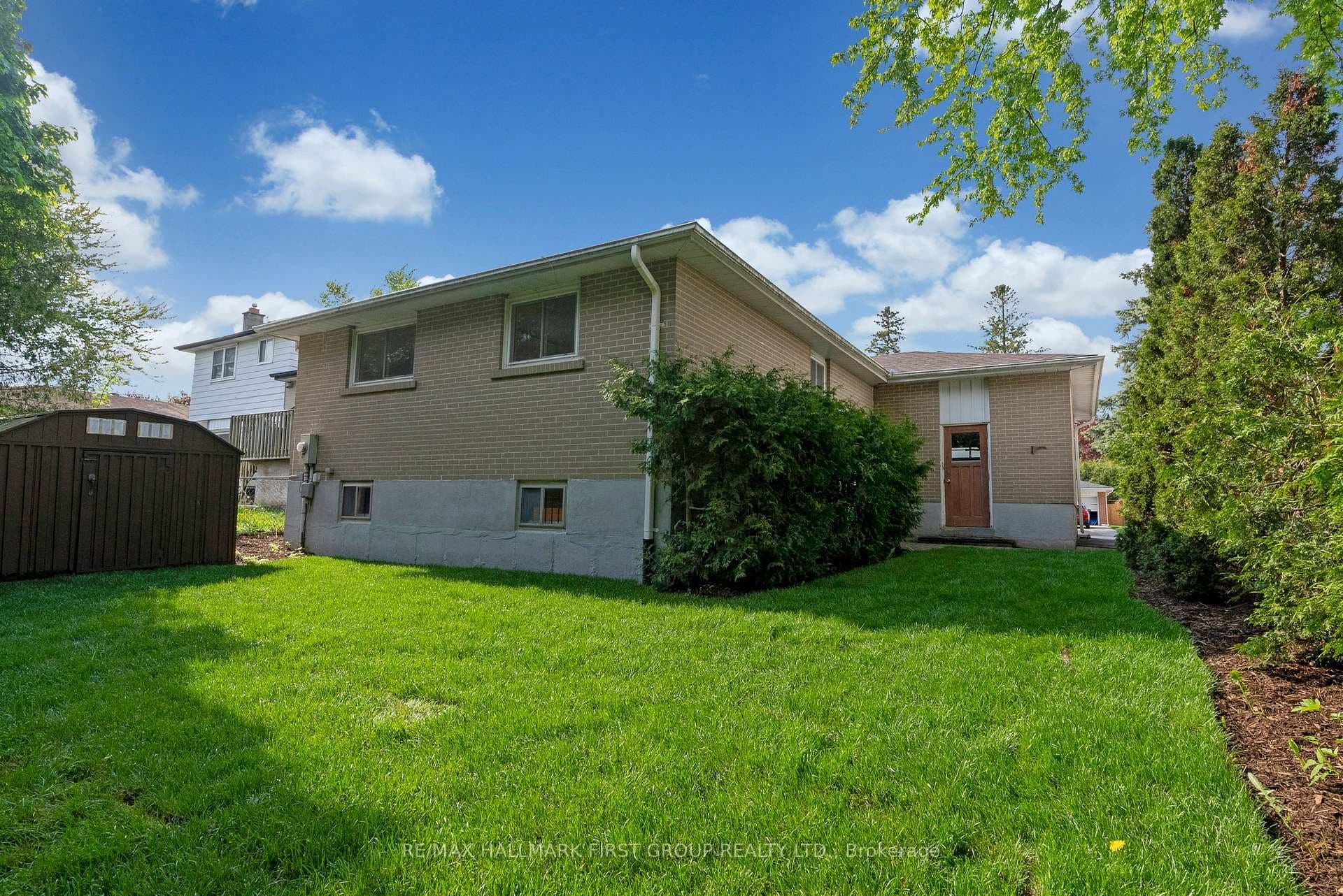 596 Rupert Avenue photo 23