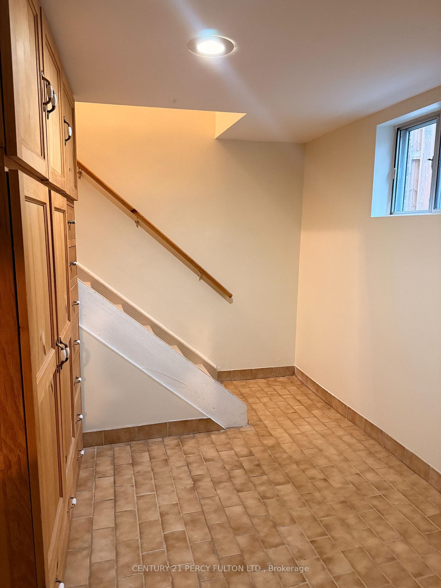 17 Maywood Park photo 9