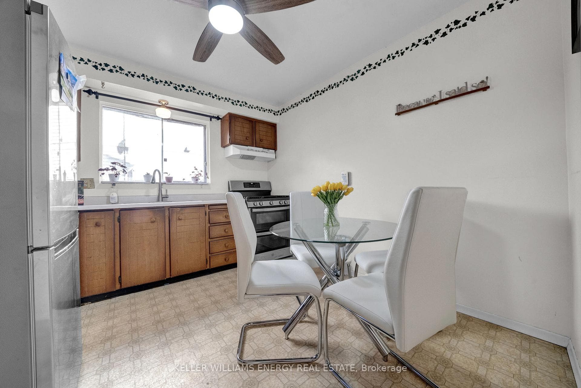 518 Camelot Drive photo 15