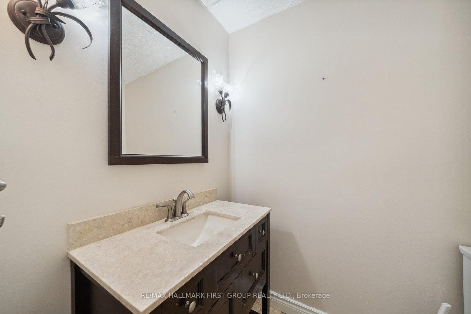 481 Broadgreen Street photo 18