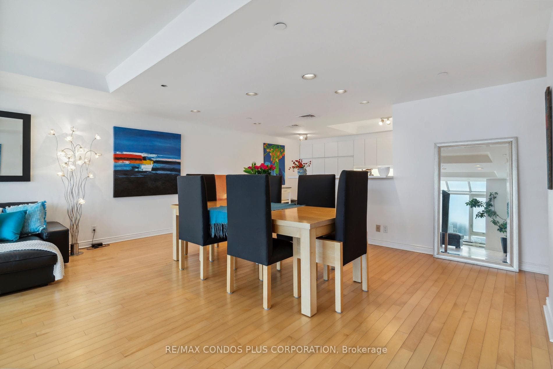 211 Queens Quay Unit 1102 photo 7