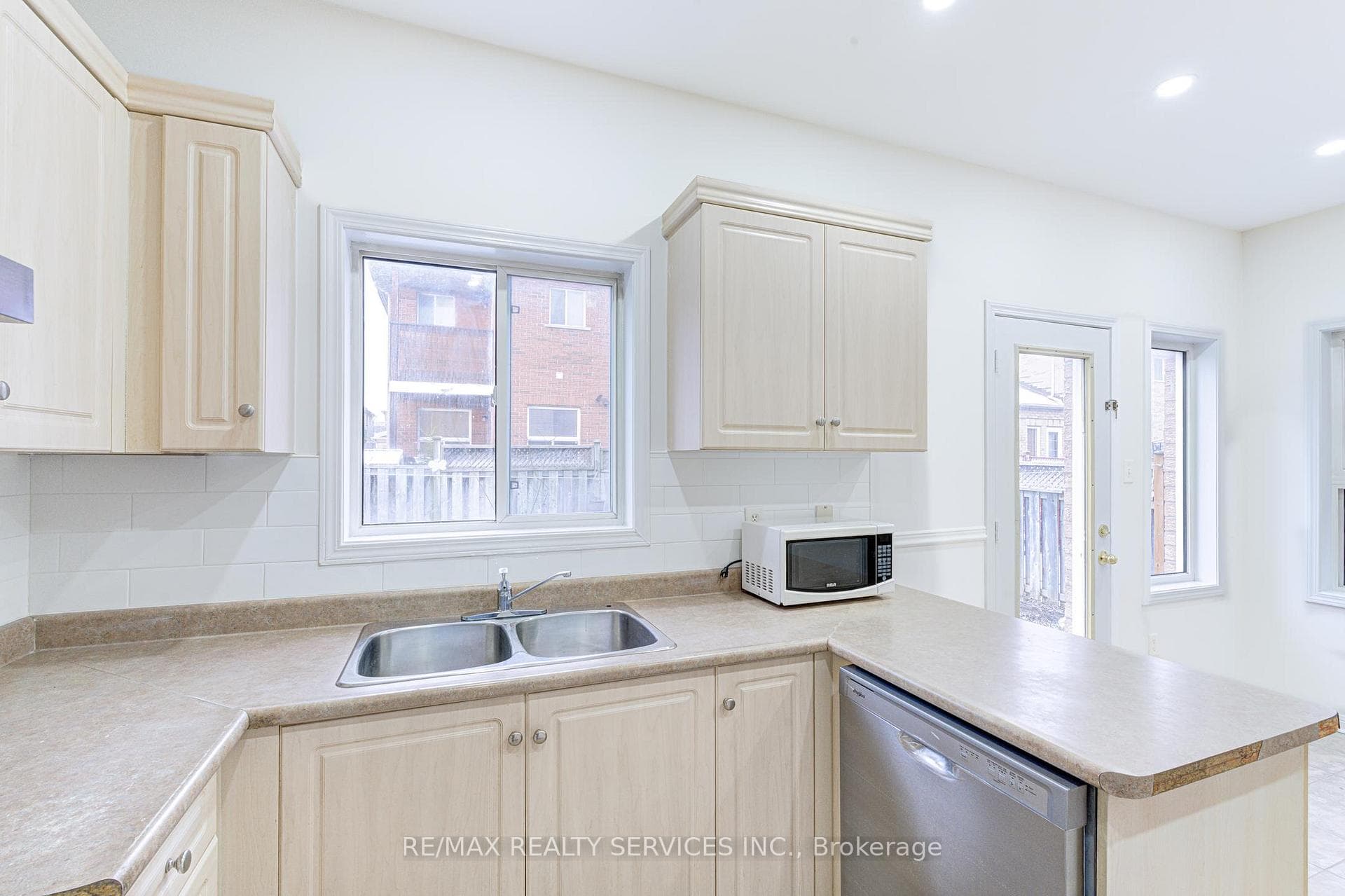 6 Beachsurf Road photo 12