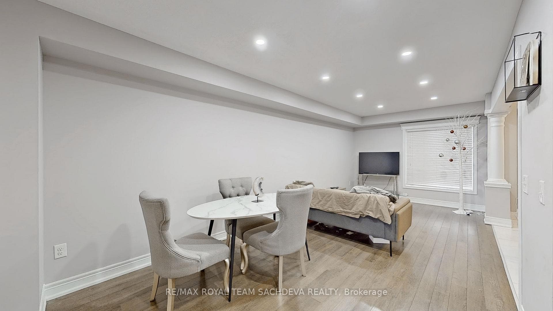 56 Dewell Crescent photo 6