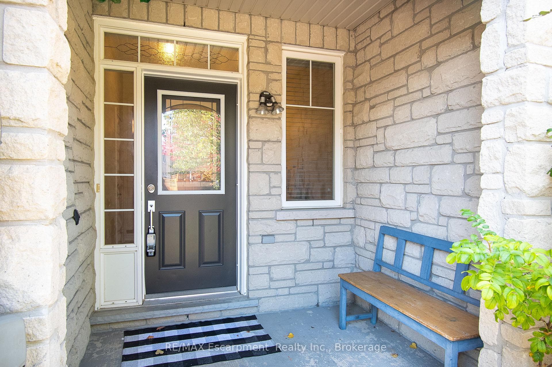 10 Cedarcrest Street photo 3