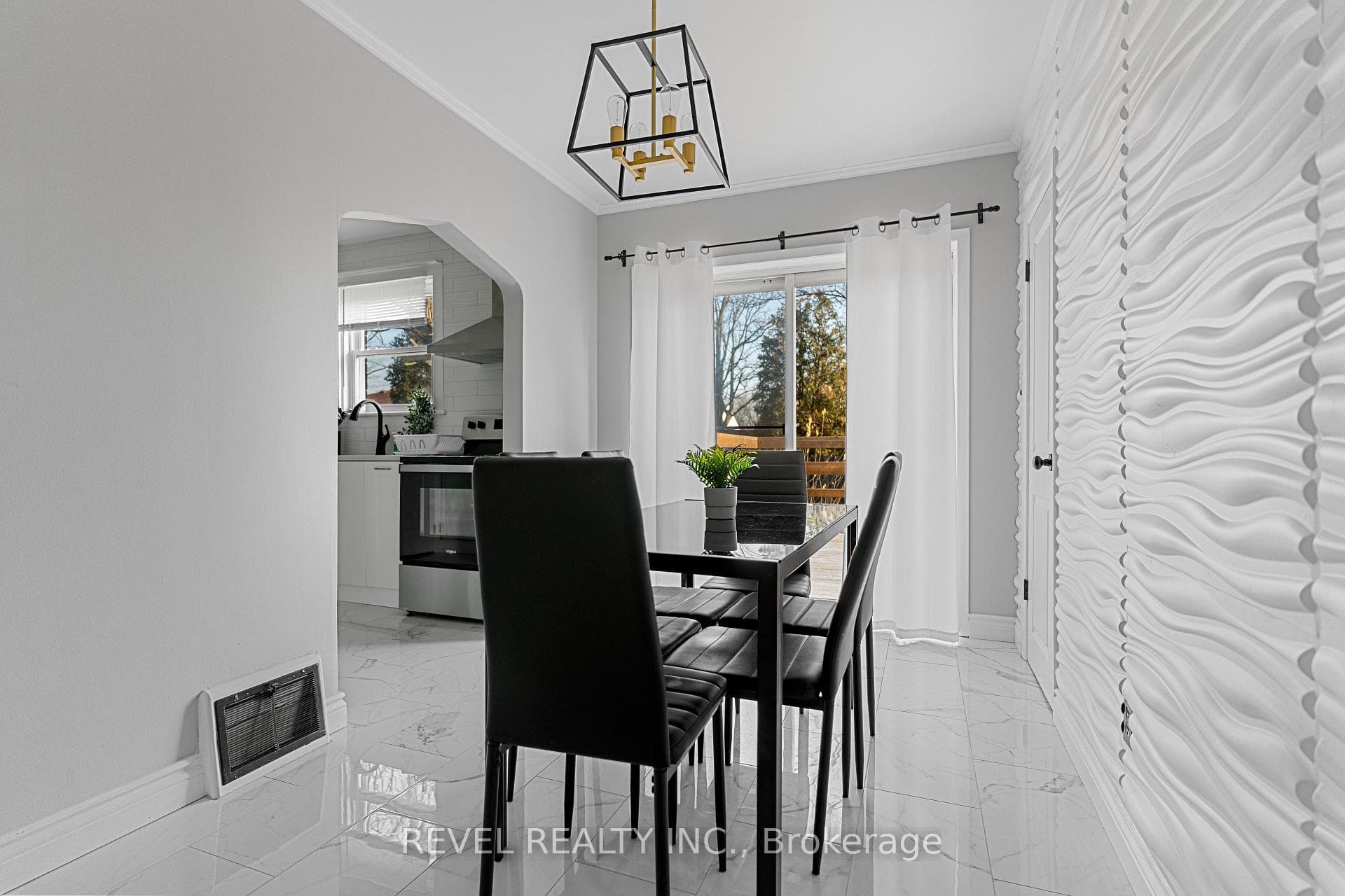 783 Queensdale Avenue Unit Main photo 5