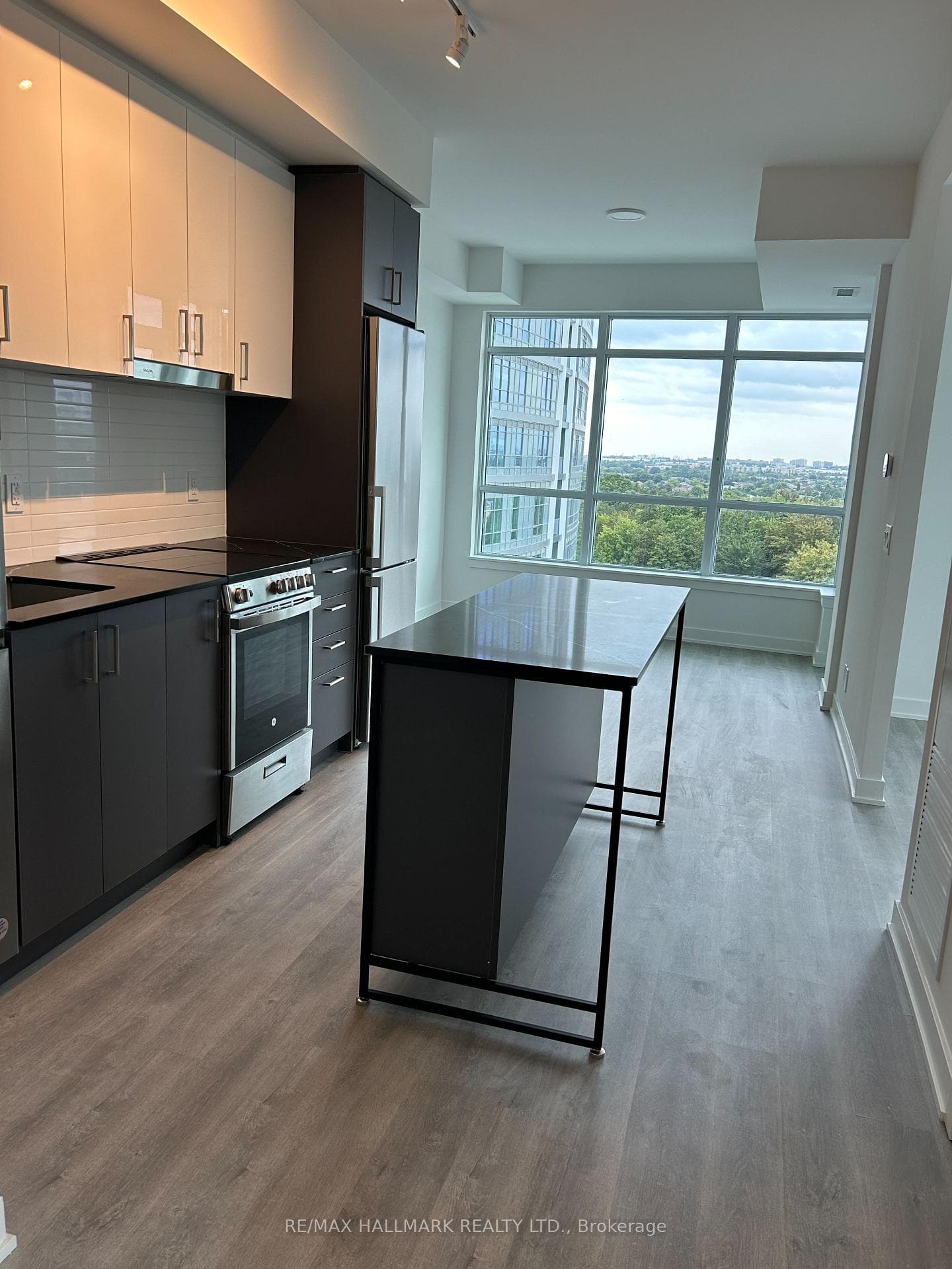50 Upper Mall Way Unit 805 B photo 4