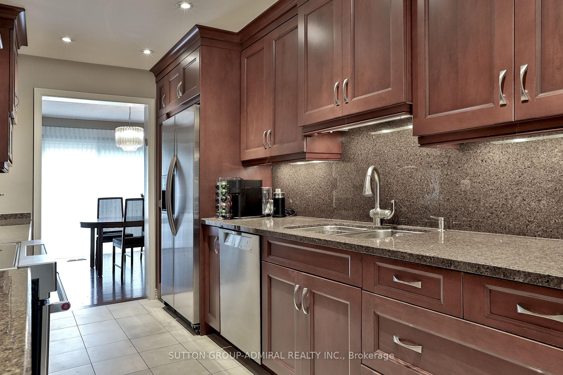 135 Heatherton Way photo 5