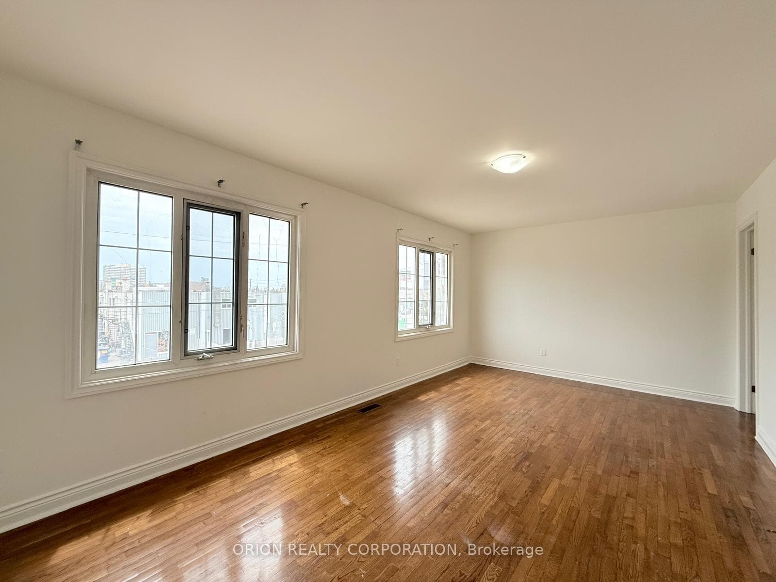 274 Viewmount Avenue Unit Upper photo 19