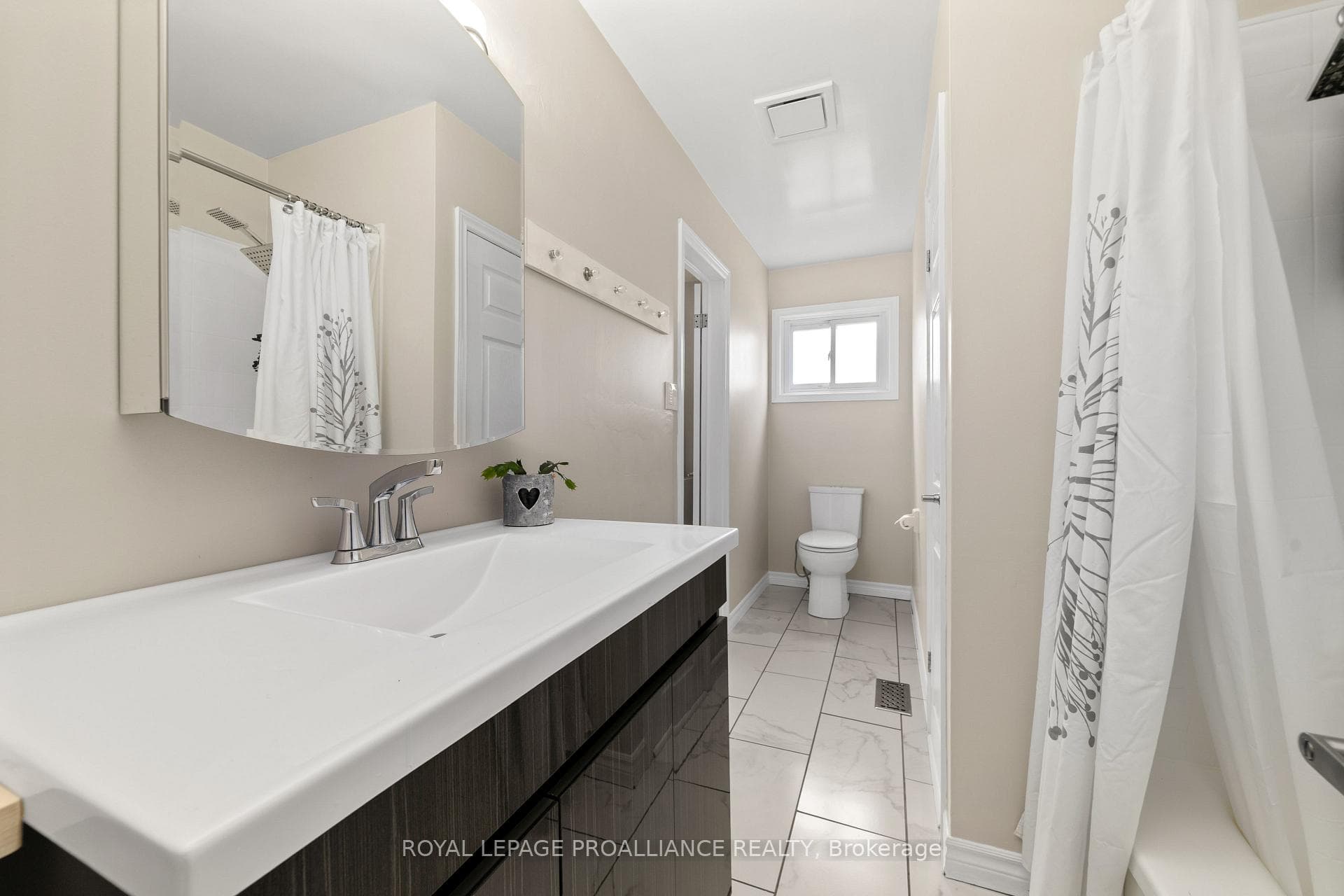 16 Kingsway Court photo 20