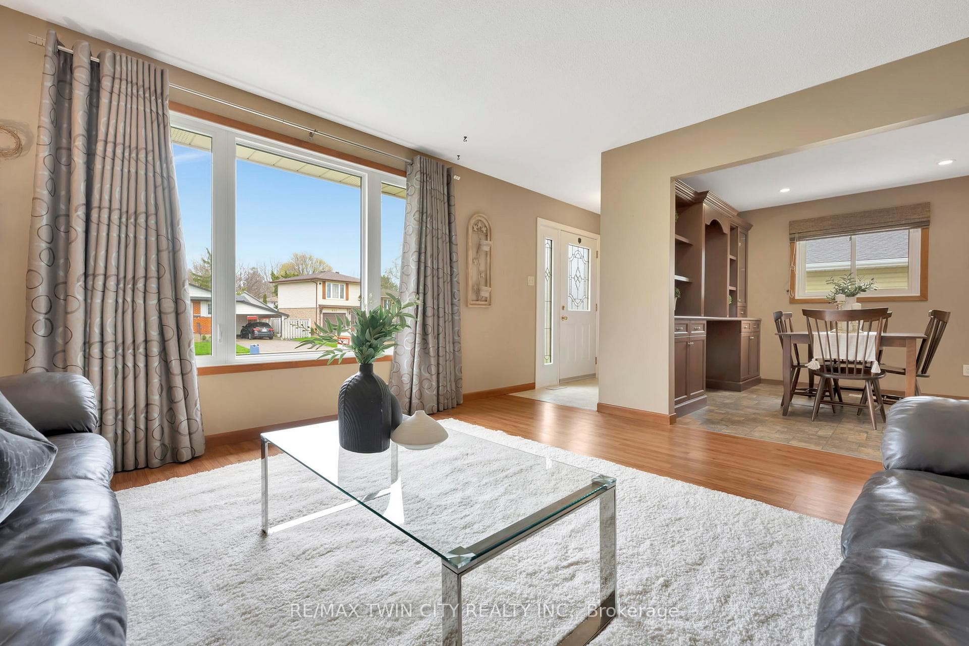 438 Lampman Place photo 8